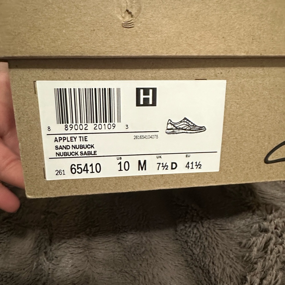 Clarks Women’s Beige Sneakers - Picture 7 of 8